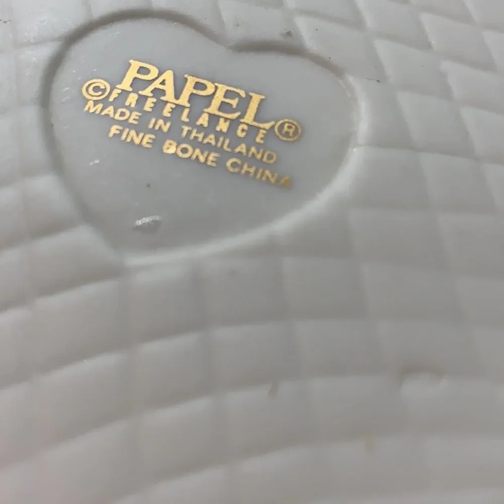 LOVE Papel Freelance Made Thailand Fine Bone China Heart Shaped Gold Trimmed
